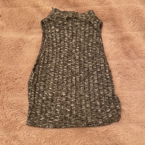 Grey cropped tank size xs - Picture 2 of 3